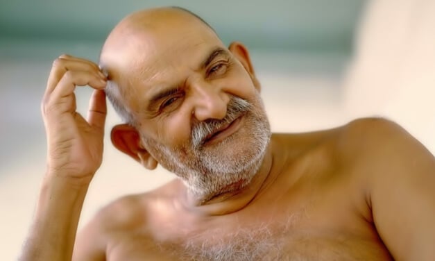 Embracing “Crazy Wisdom” – The Divine Life of Neem Karoli Baba